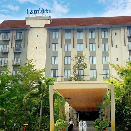 Famvida Hotel Lubuklinggau Exteriör bild