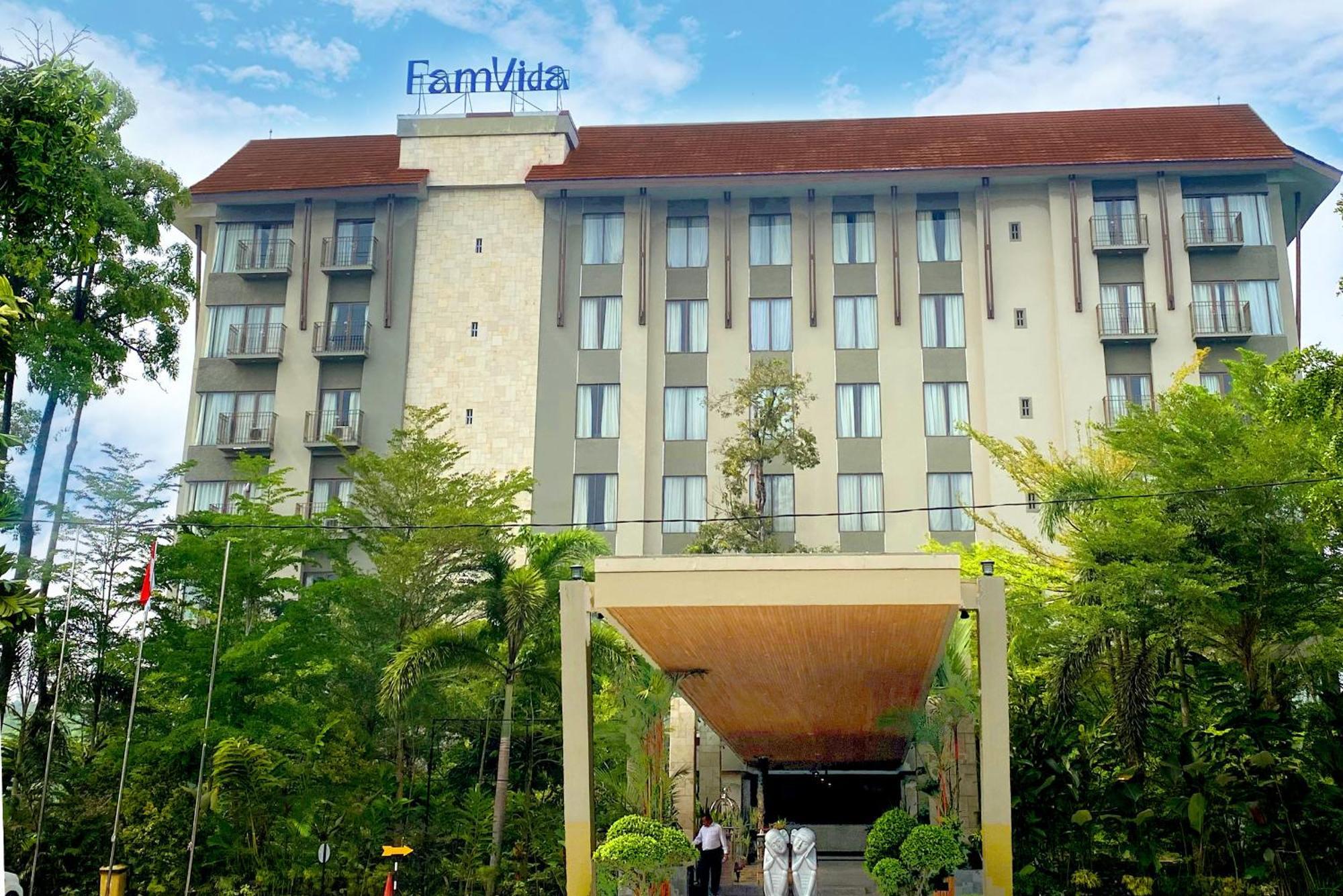 Famvida Hotel Lubuklinggau Exteriör bild