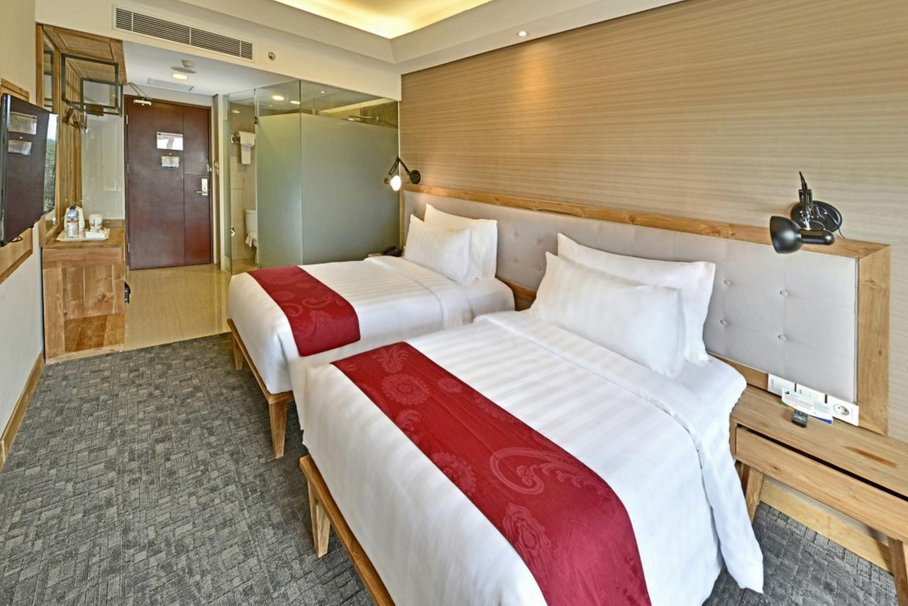 Famvida Hotel Lubuklinggau Exteriör bild
